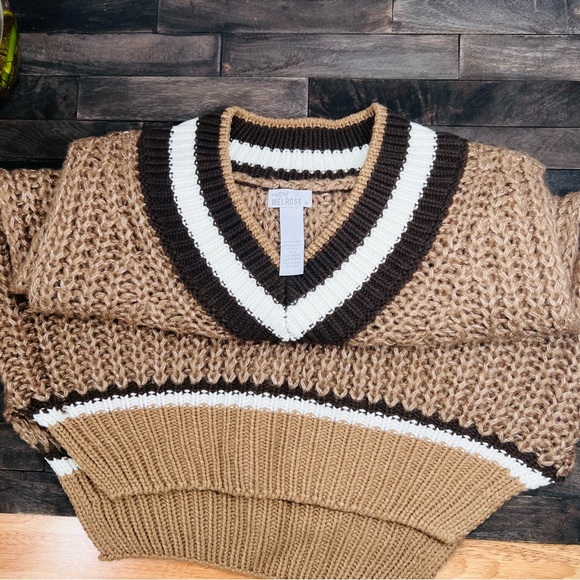 Melrose knitted Vest in size M - Picture 3 of 12